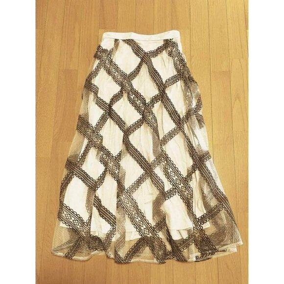 Ladies long skirt. - Picture 1 of 4